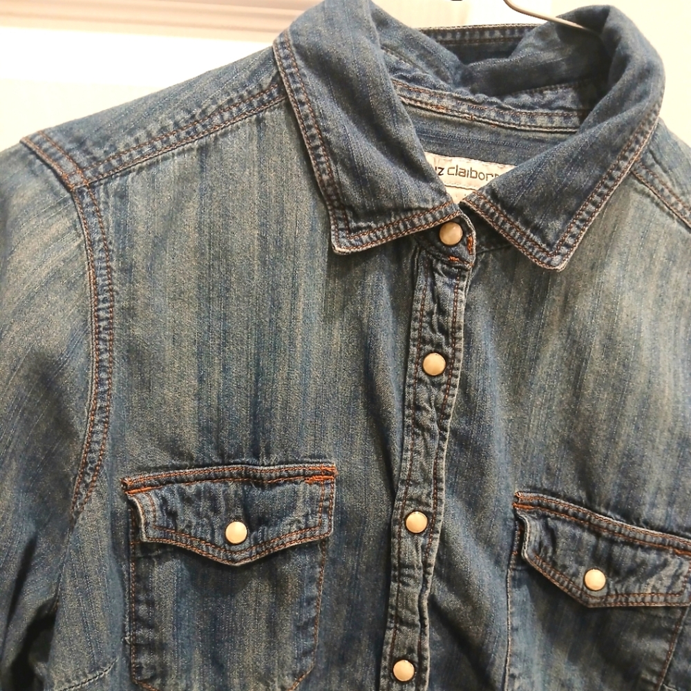 Women's denim/ chambray shirt size small